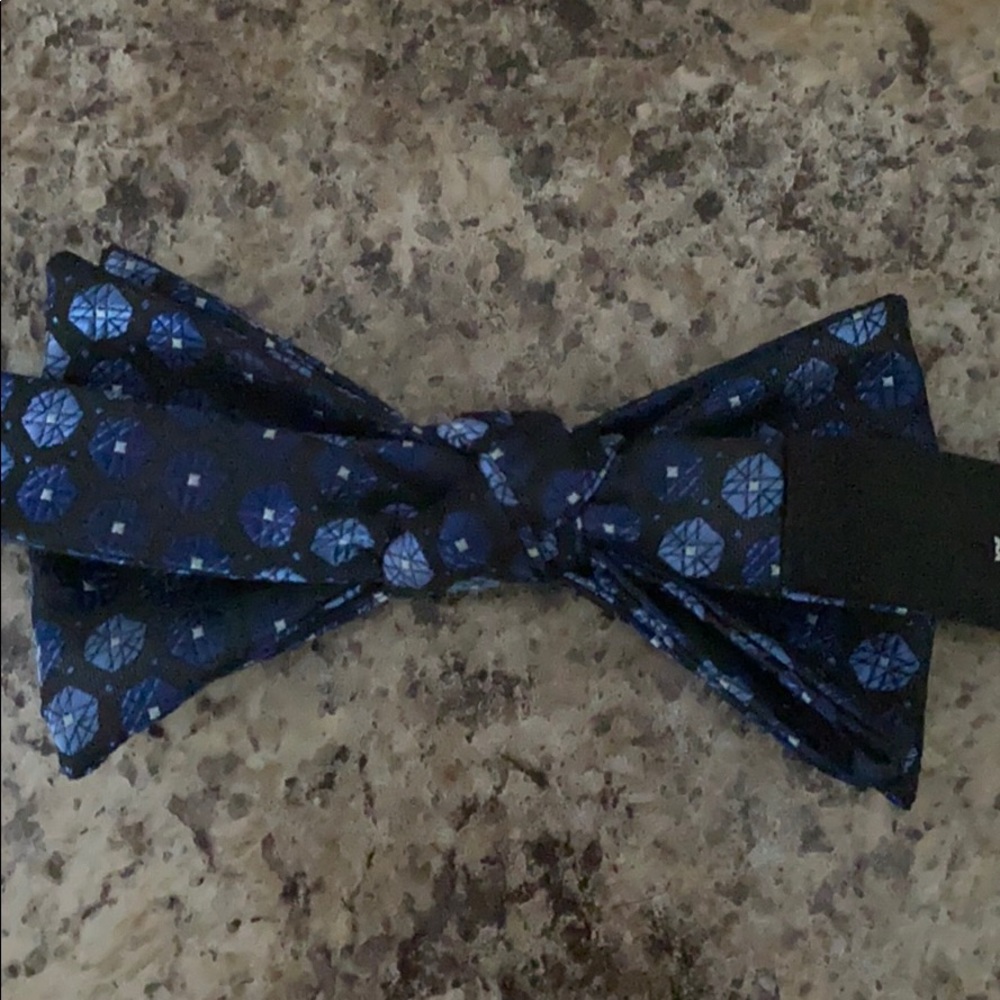 Tie - Picture 2 of 3